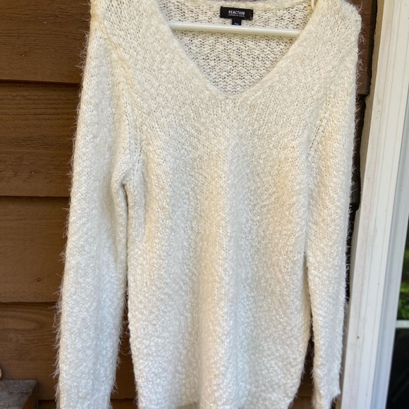 V neck sweater by Kenneth Cole - Picture 6 of 8